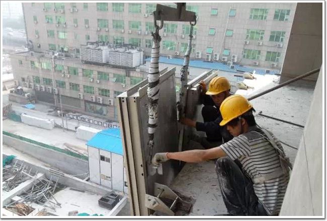 解读常规单元式幕墙的吊装过程